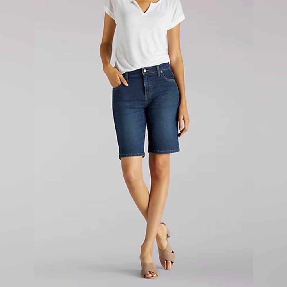 Lee womenās size 12 Bermuda mid rise legacy style shorts 9 inch inseam,ā new